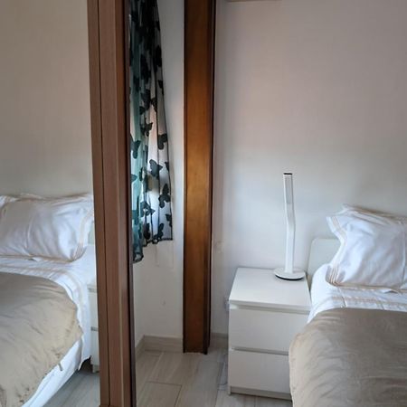 Appartamento Free Wifi -Estrela Lapa- Tram 28 Lisbona Esterno foto